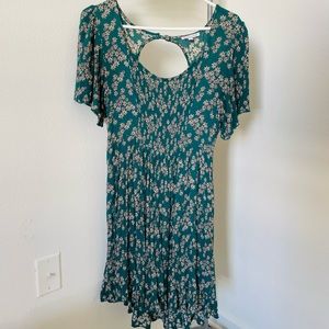 Emerald-colored sundress 🦚